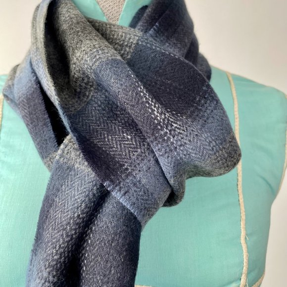 NEW V. Fraas Men's Plaid Tartan Scarf, Ultra Soft, Blue Grey - Picture 3 of 7